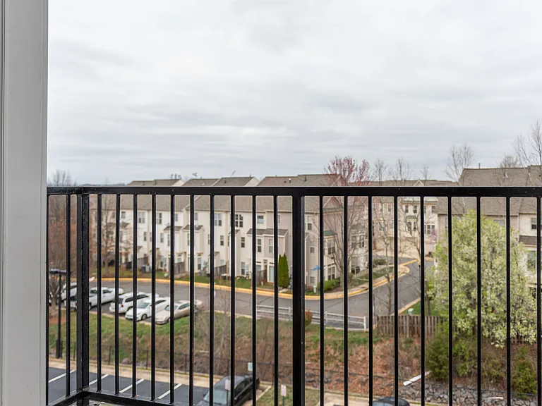 Commons on Potomac Square — Photo 11