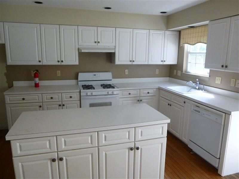 2nd image of 42 Magnolia Rd