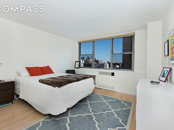 4th image of 32 Gramercy Park S #15C
