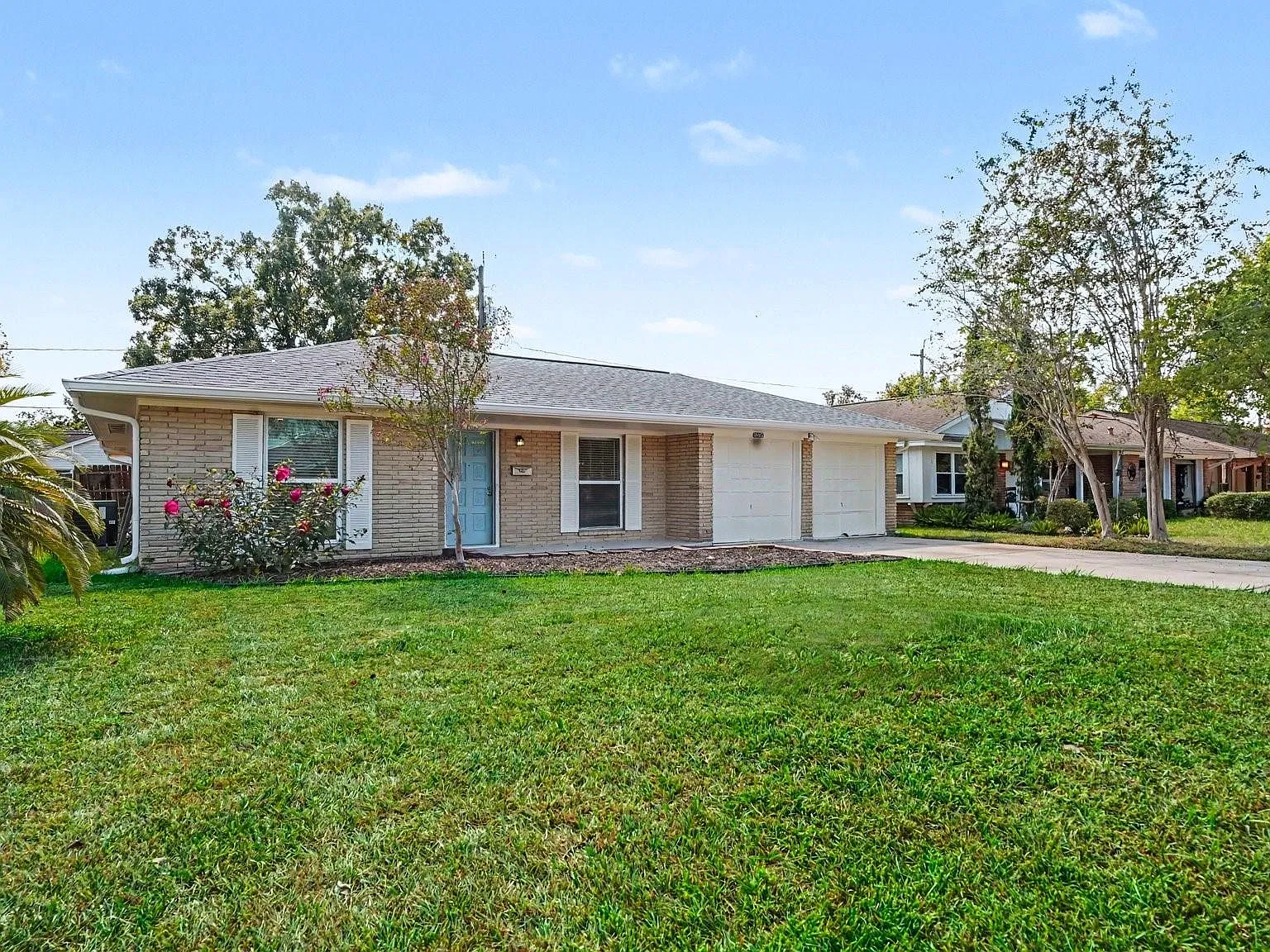3 bed, 2.0 bath, 1372 sqft, $2,100 — Photo 3