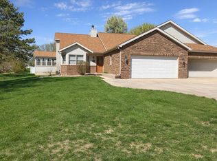 8627 Oakmont Rd, Bloomington, IL