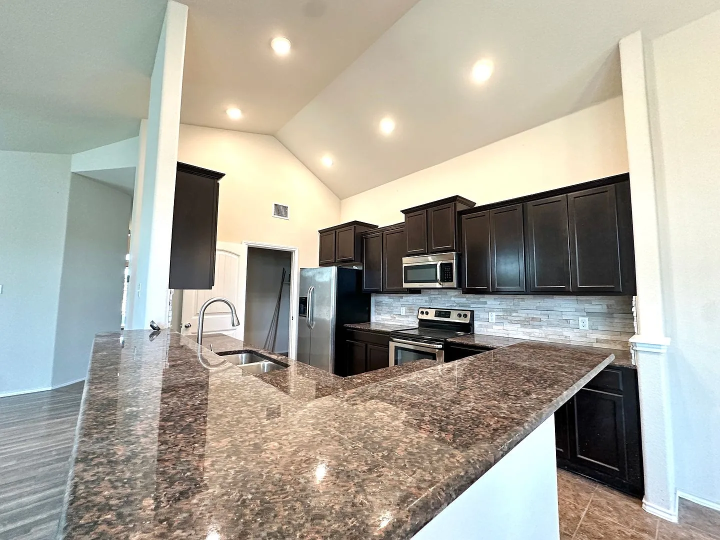 3 Bed 2 Bath with an Office Space — Photo 4