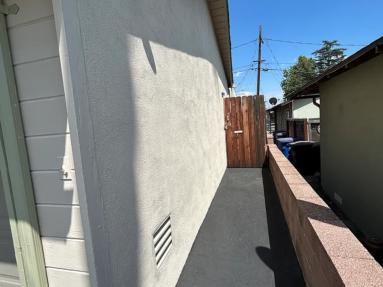 2590 Madison Ave — Photo 17