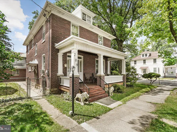 209 S 6th St, Chambersburg, PA 17201