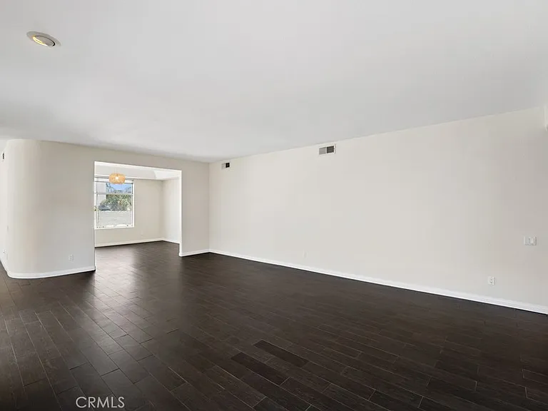 4313 Van Nuys Blvd #203 — Photo 4