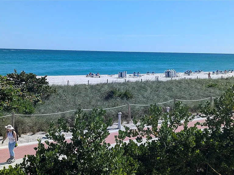 5161 Collins Ave #518 — Photo 40