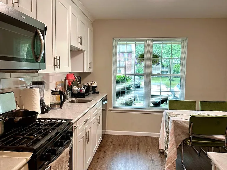 12 Stuart Dr #3 — Photo 8