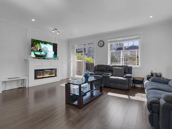 3rd image of 13898 64th Ave #113