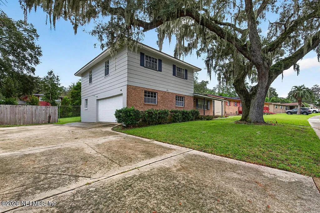 4 bed, 3.0 bath, 1868 sqft, $2,300 — Photo 1