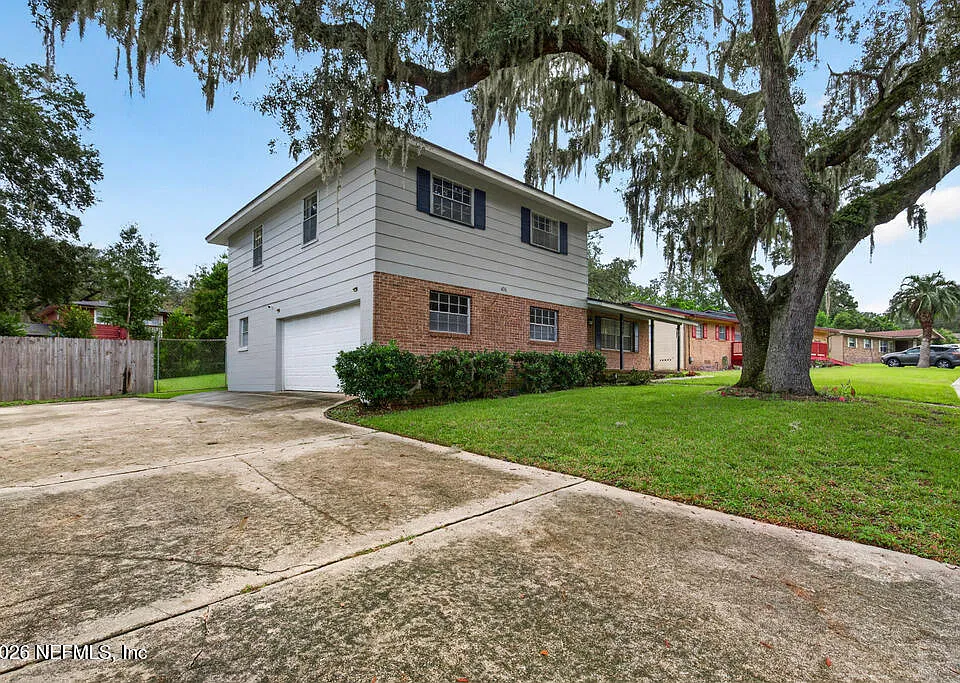 436 Saturn Ln W