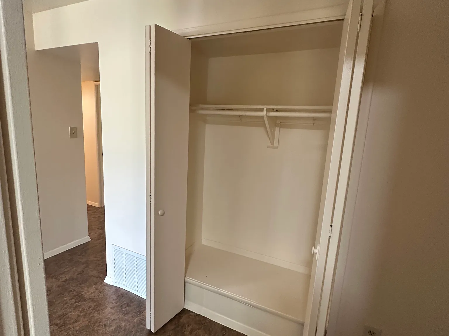 3 bed, 1.5 bath, 1108 sqft, $2,300 — Photo 3