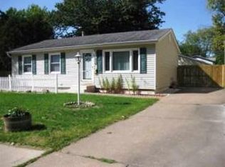 3410 Greenbrier Dr, Bettendorf, IA