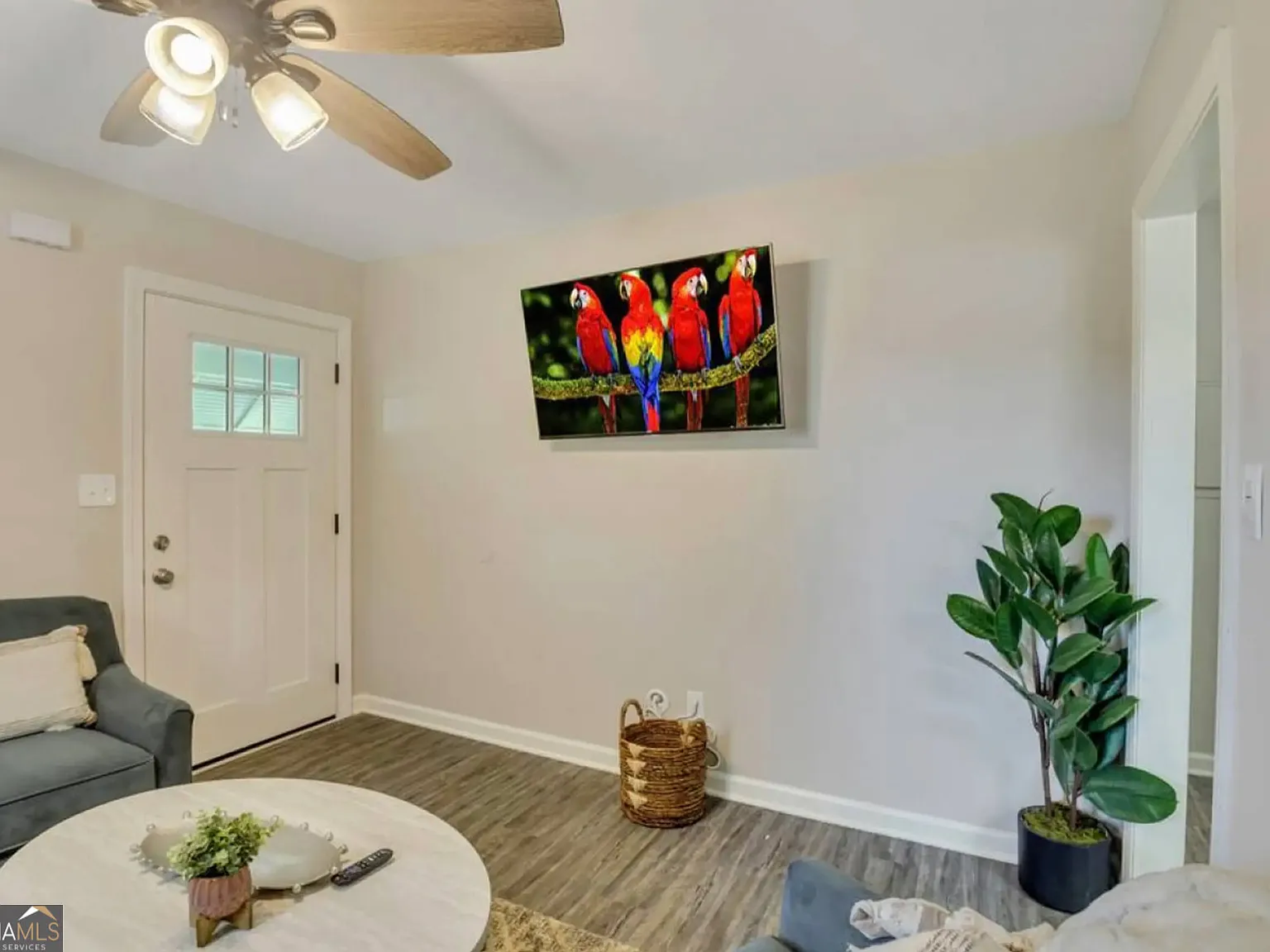 2 bed, 1.0 bath, 816 sqft, $3,900 — Photo 3