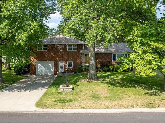 3rd image of 34 Kendall Dr