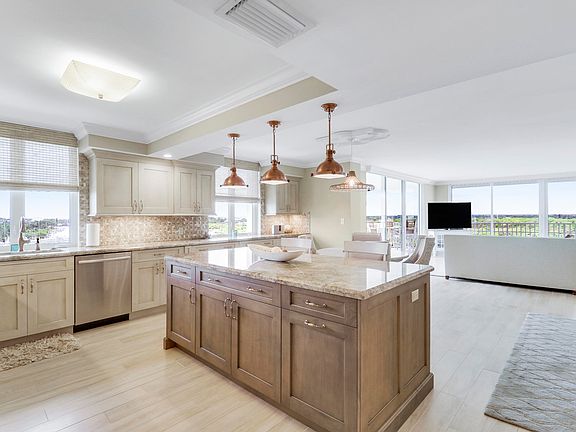 4th image of 375 Beach Rd APT 803