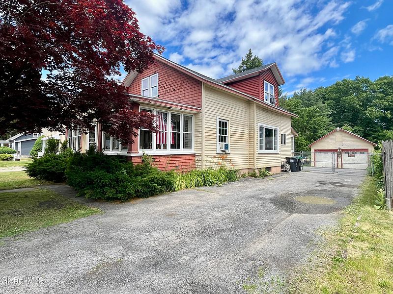 3rd image of 1828 Helderberg Avenue