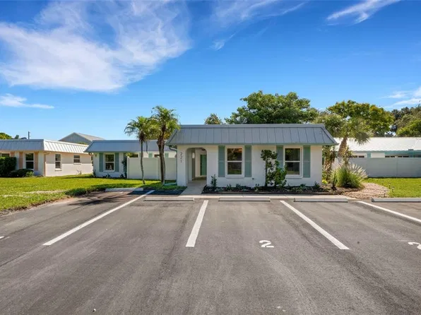 221 Bel Forest Dr, Largo, FL
