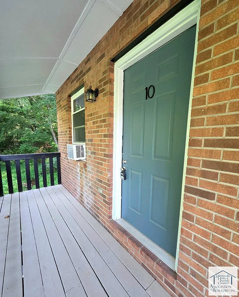 2 bed, $800 — Photo 2