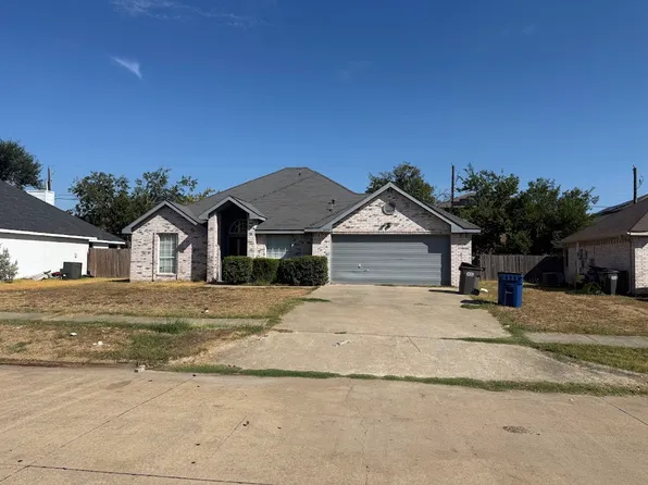 303 Victoria Dr, Glenn Heights, TX 75154