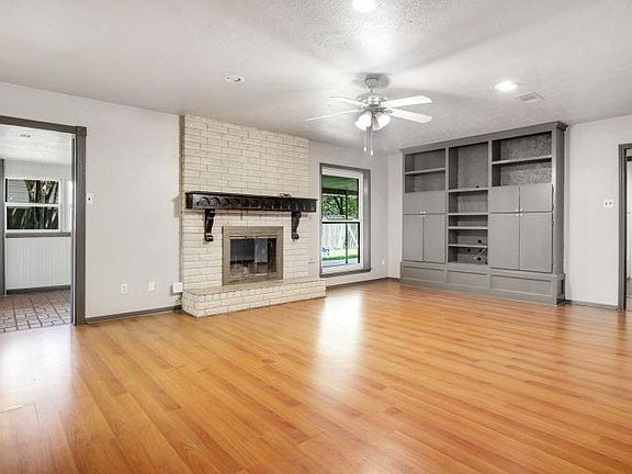 3rd image of 3701 Oak Hill Dr