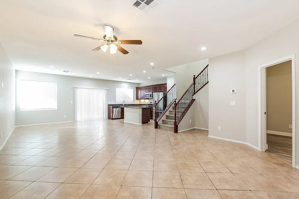 3 bed, 2.5 bath, 2215 sqft, $2,450 — Photo 4