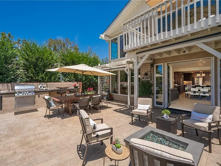 24472 Overlake Dr — Photo 38