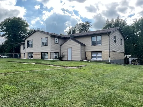 7442 E 2nd St #4, Saint Anne, IL 60964