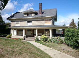 2222 E Crescent Dr, Seattle, WA 98112