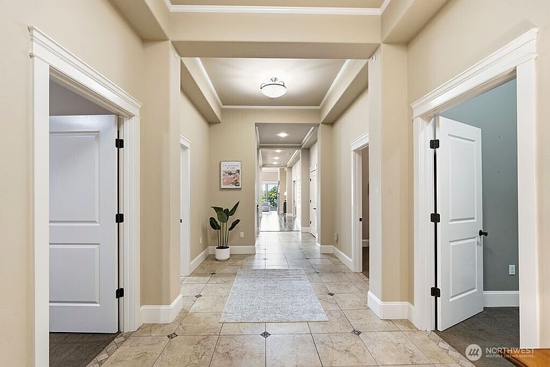 4th image of 207 Broadway #200
