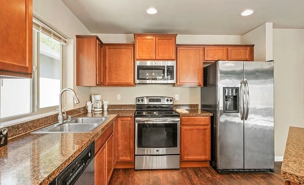 4 bed, 3.5 bath, 2246 sqft, $3,200 — Photo 4