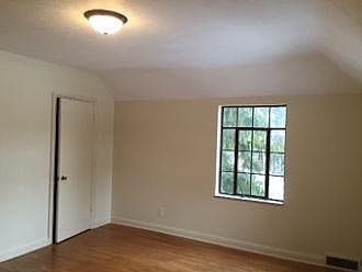 4th image of 2904 Kenwood Blvd