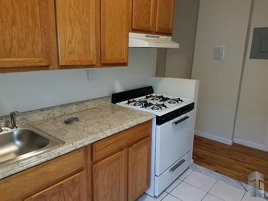 Rented by Skyline Group Real Estate | media 25