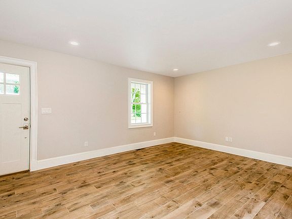 3rd image of 237 Tomahawk St #1