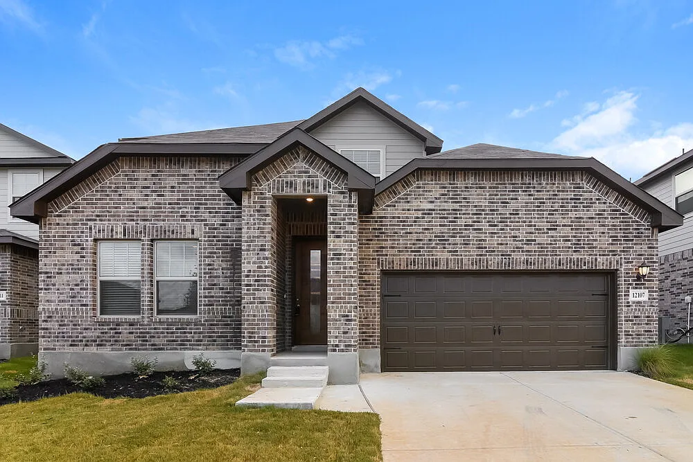 4 bed, 2.5 bath, 2708 sqft, $2,425 — Photo 1