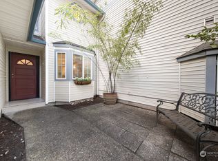 2801 NE 195th St APT 18, Lake Forest Park, WA