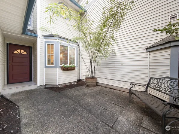 2801 NE 195th Street #18, Lake Forest Park, WA 98155