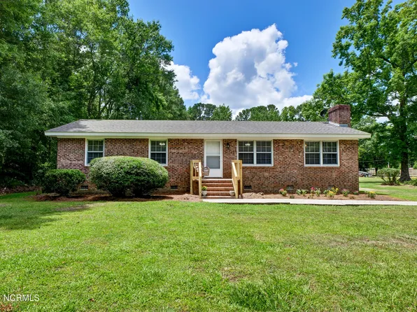 1673 Penderlea Highway, Burgaw, NC 28425