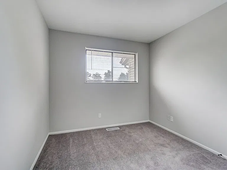Fairview Court Apartments — Photo 17