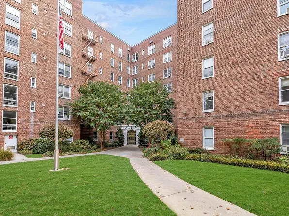 7261 113th St APT 4B, Flushing, NY 11375
