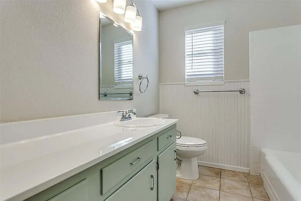 3 bed, 1465 sqft, $2,100 — Photo 3