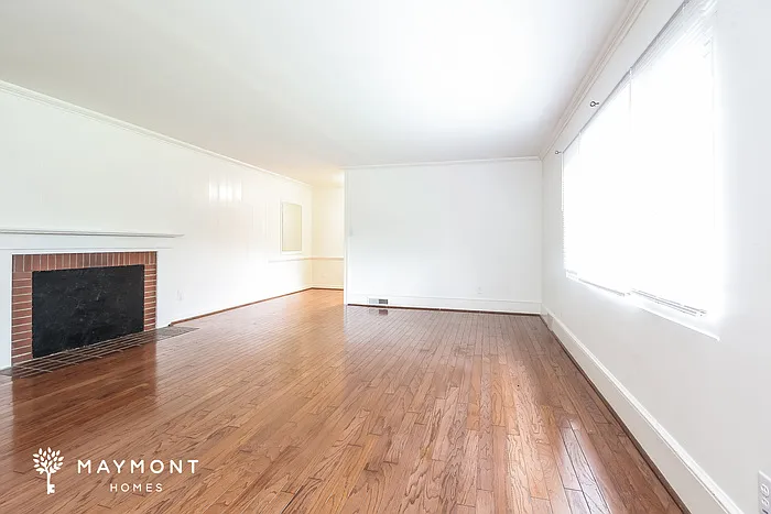 3 bed, 3.5 bath, 2735 sqft, $1,995 — Photo 3