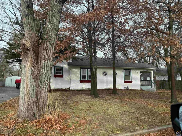 2600 SW Pinehurst Rd, Topeka, KS 66606