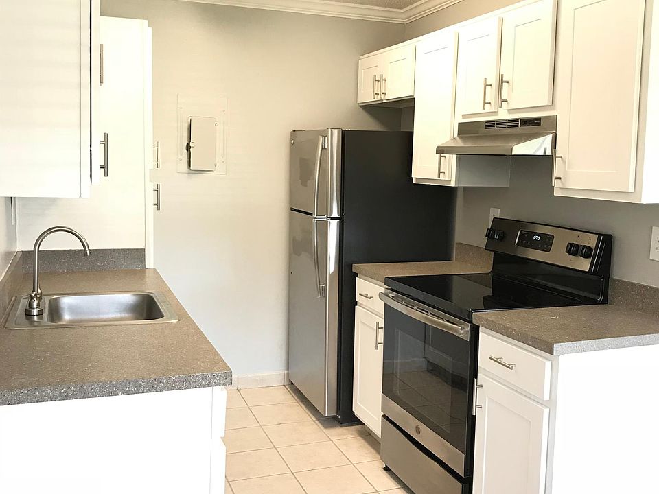 1st image of 1002 Village Ln