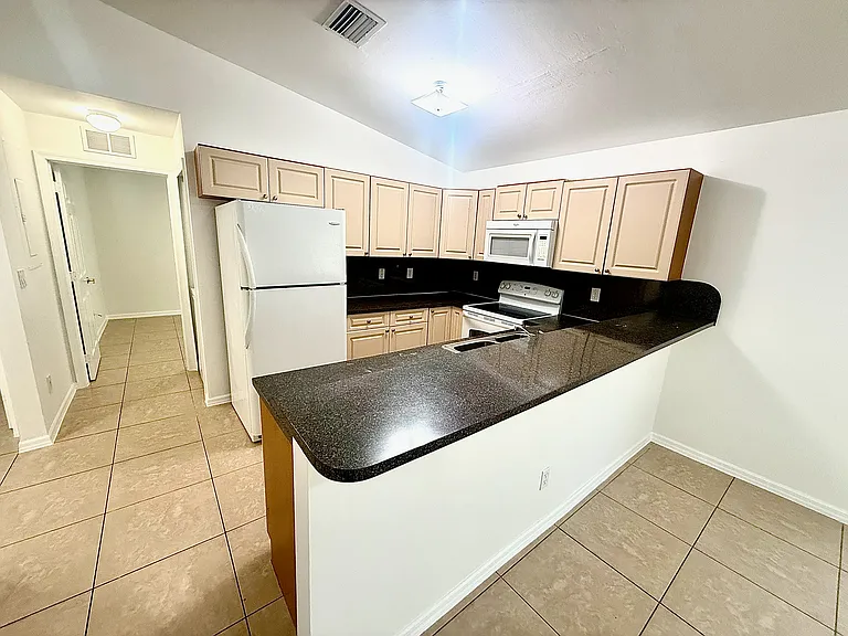 319 Gordon Ave S — Photo 6