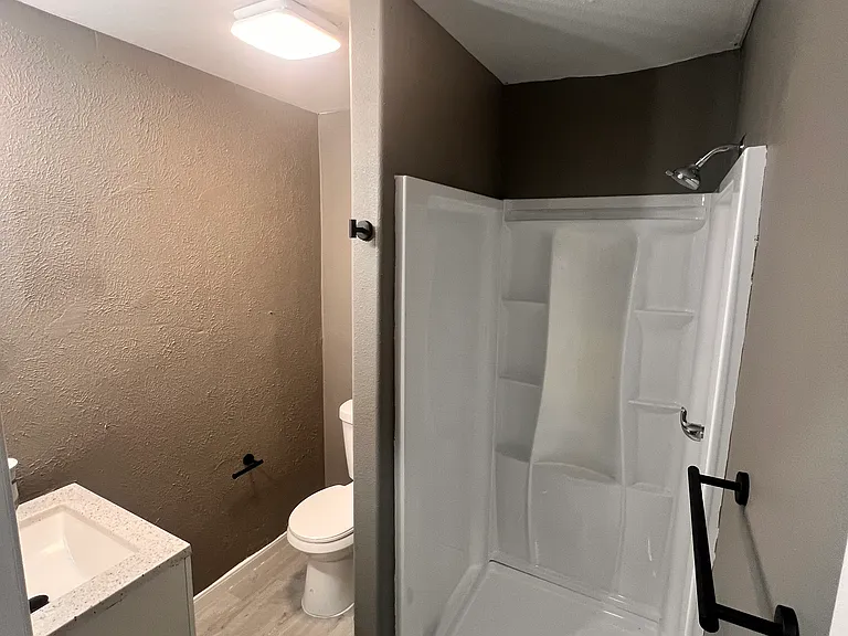 1012 Hancock Ave — Photo 16