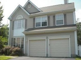 20 Oxford Ct, Kendall Park, NJ 08824