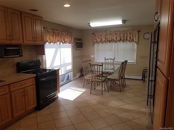 4th image of 10 Farmer Ln
