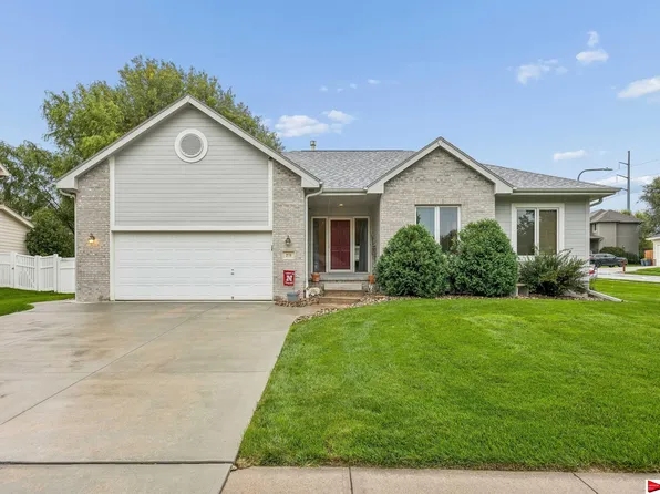 271 S 199th St, Elkhorn, NE 68022