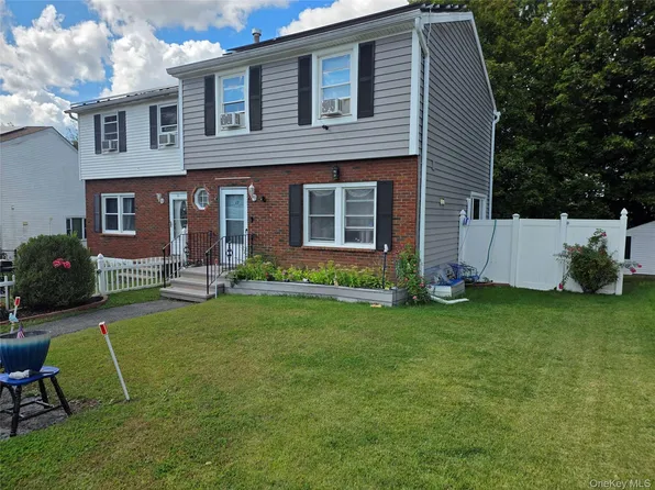 17 Harbor Hill Court, Beacon, NY 12508