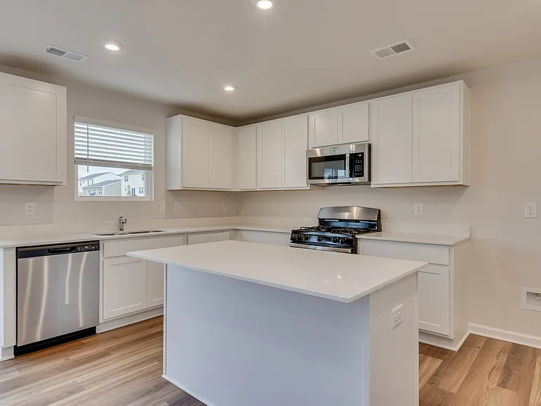 208 Barracks Rd — Photo 6